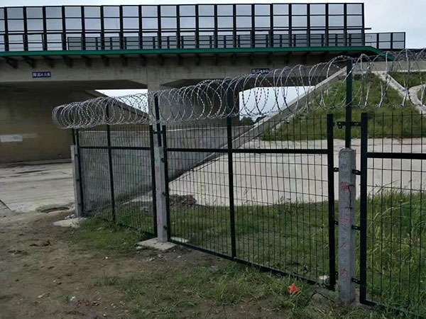 鐵路橋下防護柵欄圖片4