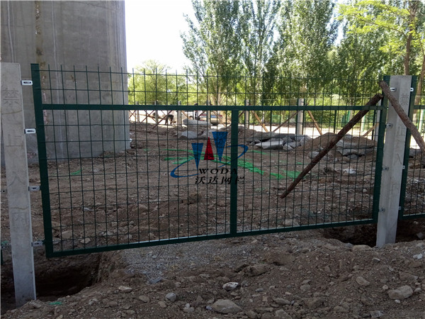 唐山鐵路護欄_金屬柵欄網片工程案例圖片2